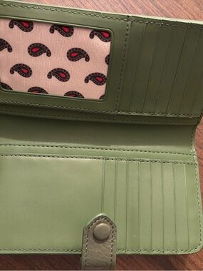 [NWT] Vera Bradley Olive Green Wallet